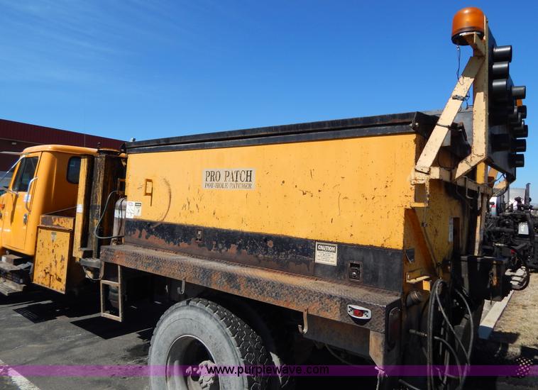 image for item I1086 1996 International 4900 pothole patcher truck