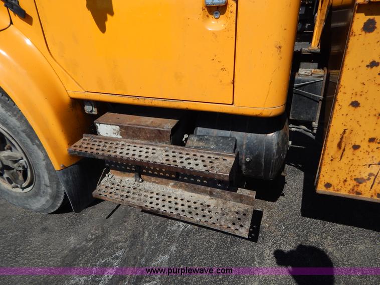 image for item I1086 1996 International 4900 pothole patcher truck