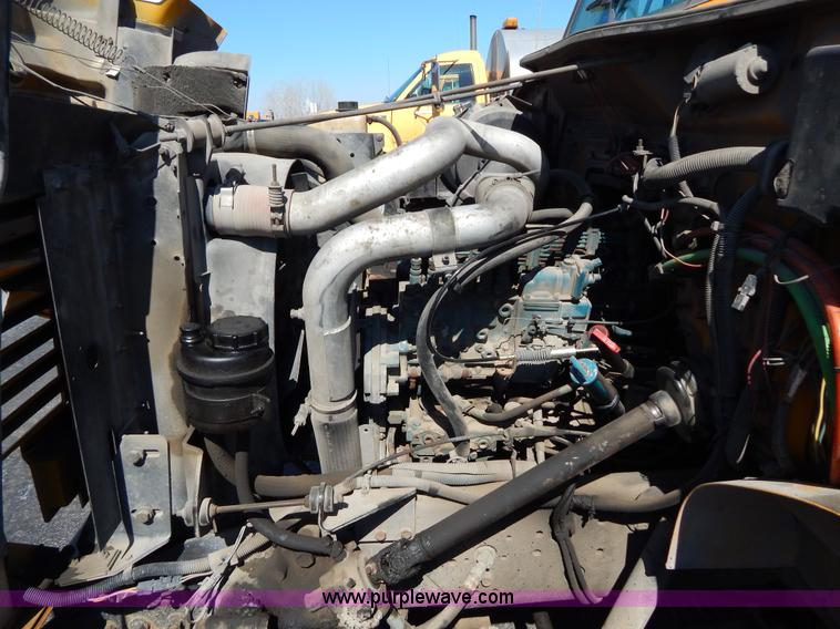 image for item I1086 1996 International 4900 pothole patcher truck