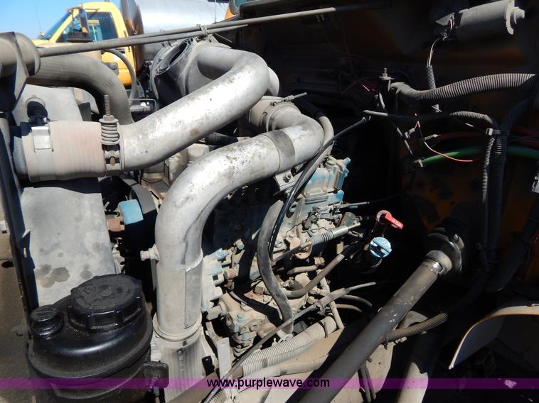 image for item I1086 1996 International 4900 pothole patcher truck