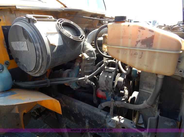 image for item I1086 1996 International 4900 pothole patcher truck