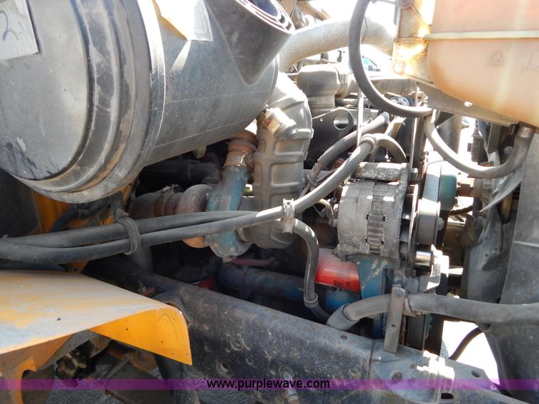 image for item I1086 1996 International 4900 pothole patcher truck