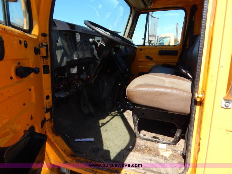 image for item I1086 1996 International 4900 pothole patcher truck