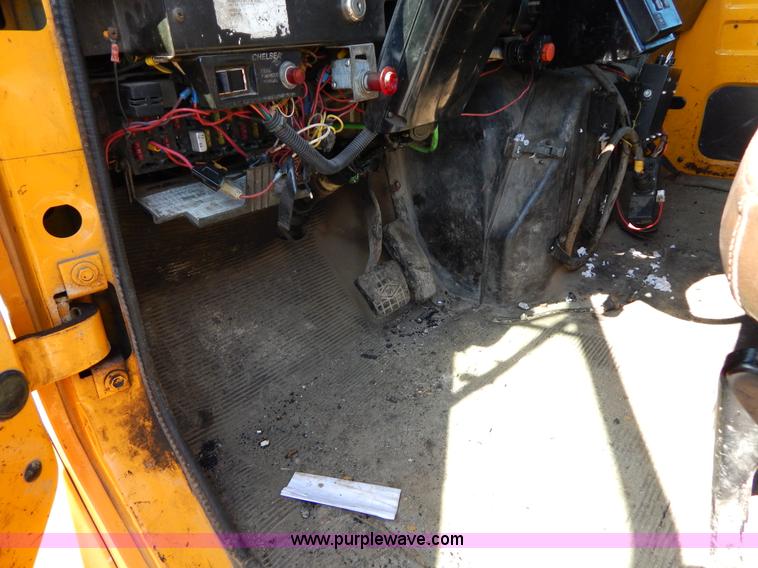 image for item I1086 1996 International 4900 pothole patcher truck