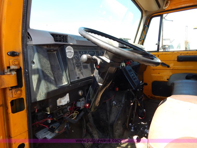 image for item I1086 1996 International 4900 pothole patcher truck