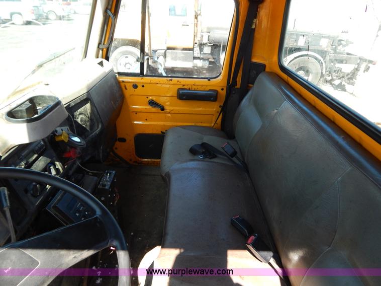 image for item I1086 1996 International 4900 pothole patcher truck