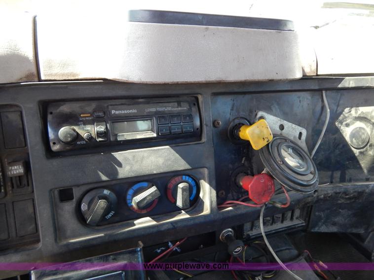 image for item I1086 1996 International 4900 pothole patcher truck