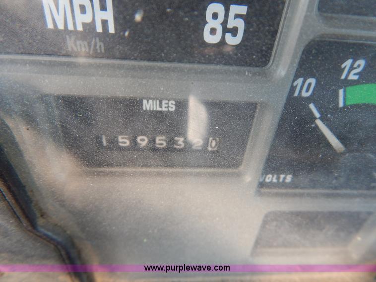 image for item I1086 1996 International 4900 pothole patcher truck