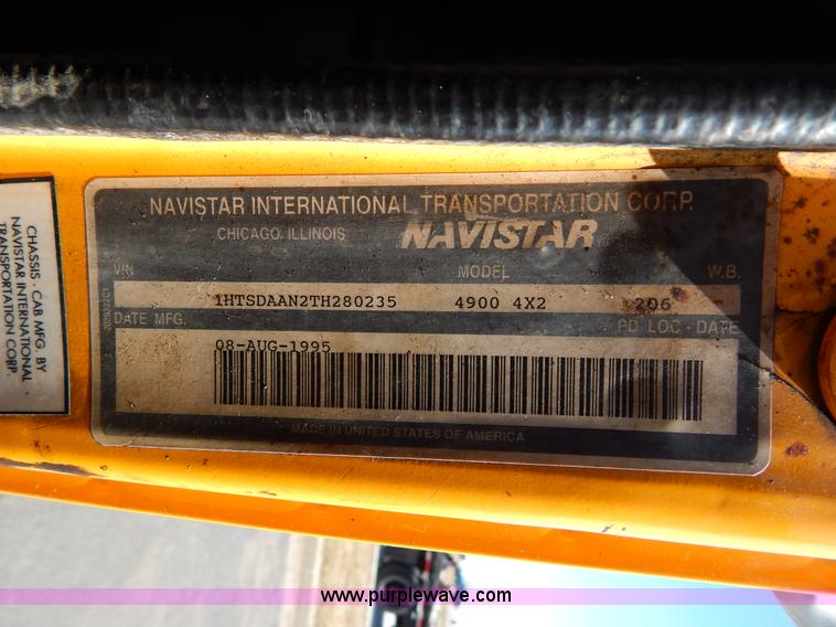 image for item I1086 1996 International 4900 pothole patcher truck