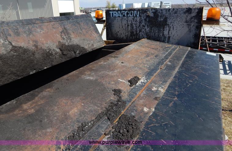 image for item I1086 1996 International 4900 pothole patcher truck