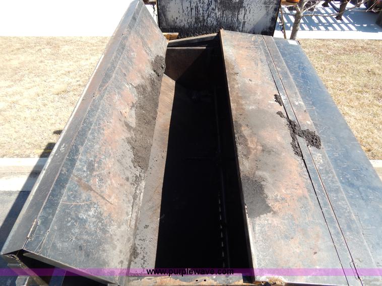 image for item I1086 1996 International 4900 pothole patcher truck