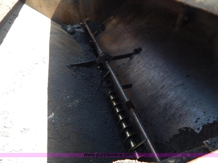 image for item I1086 1996 International 4900 pothole patcher truck