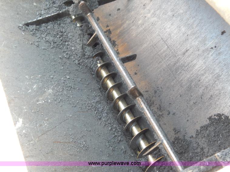 image for item I1086 1996 International 4900 pothole patcher truck