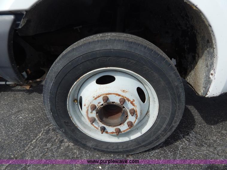 image for item I1087 2002 Ford F550 dump truck