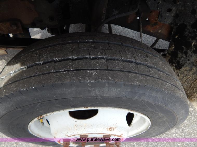 image for item I1087 2002 Ford F550 dump truck