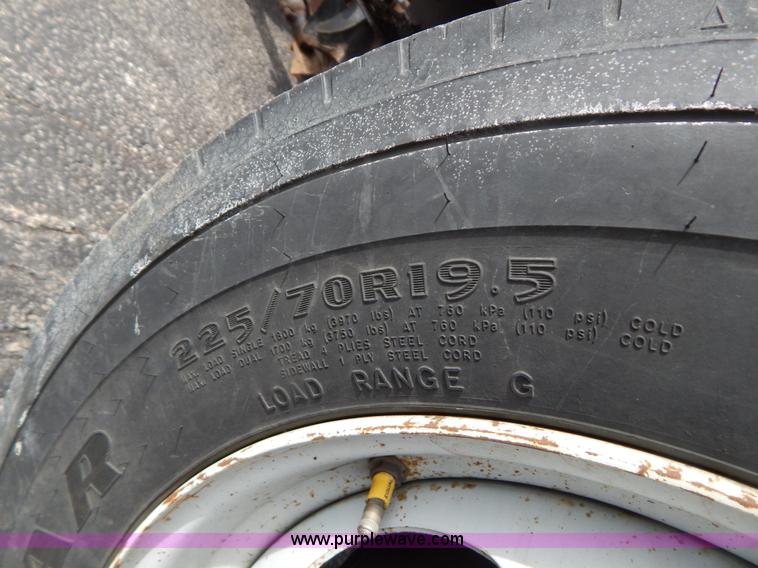 image for item I1087 2002 Ford F550 dump truck