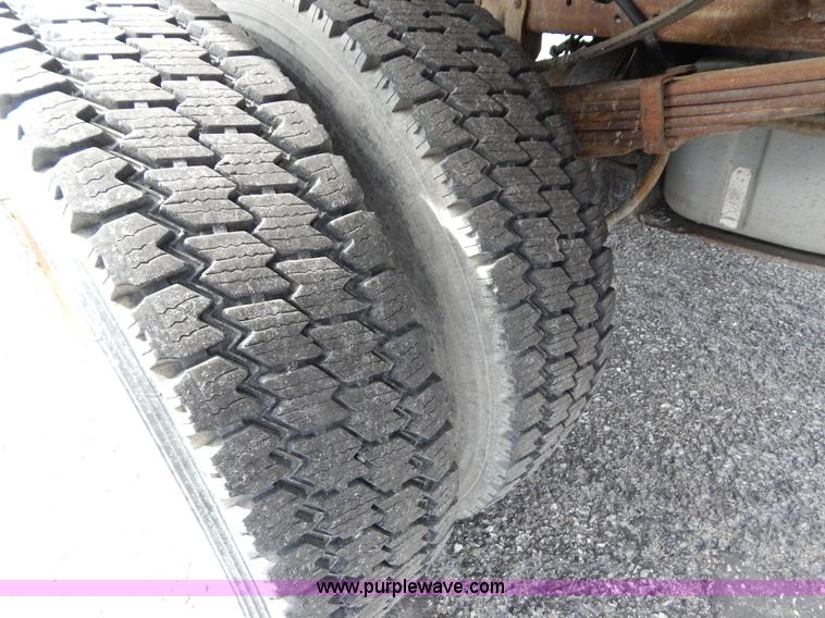 image for item I1087 2002 Ford F550 dump truck