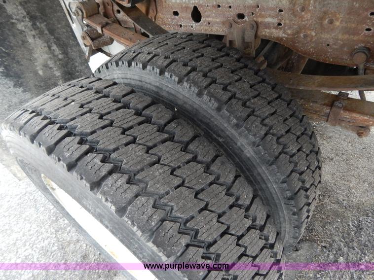 image for item I1087 2002 Ford F550 dump truck