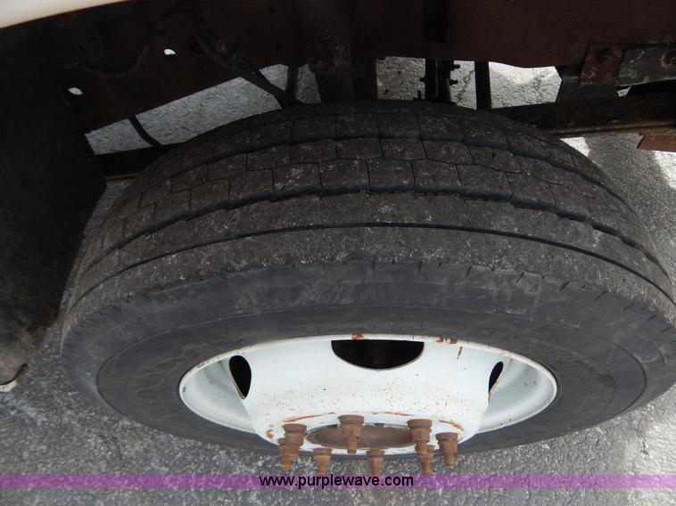 image for item I1087 2002 Ford F550 dump truck