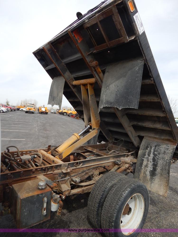 image for item I1087 2002 Ford F550 dump truck