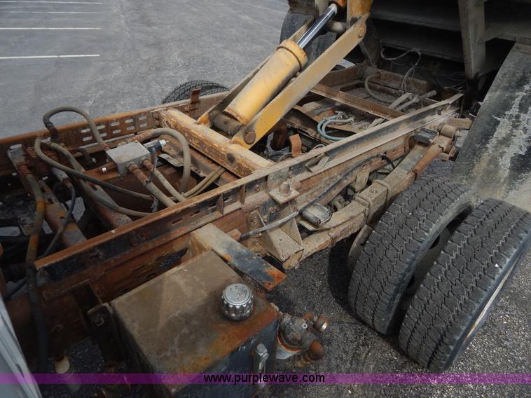 image for item I1087 2002 Ford F550 dump truck