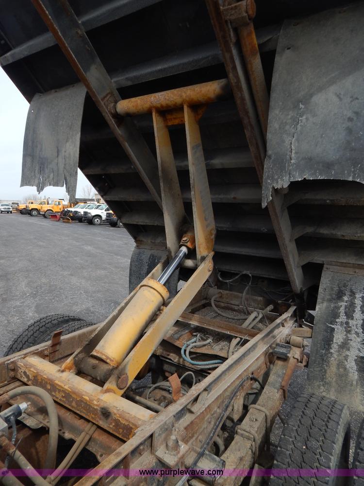 image for item I1087 2002 Ford F550 dump truck