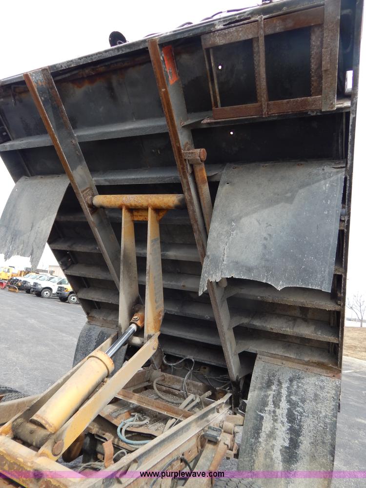 image for item I1087 2002 Ford F550 dump truck