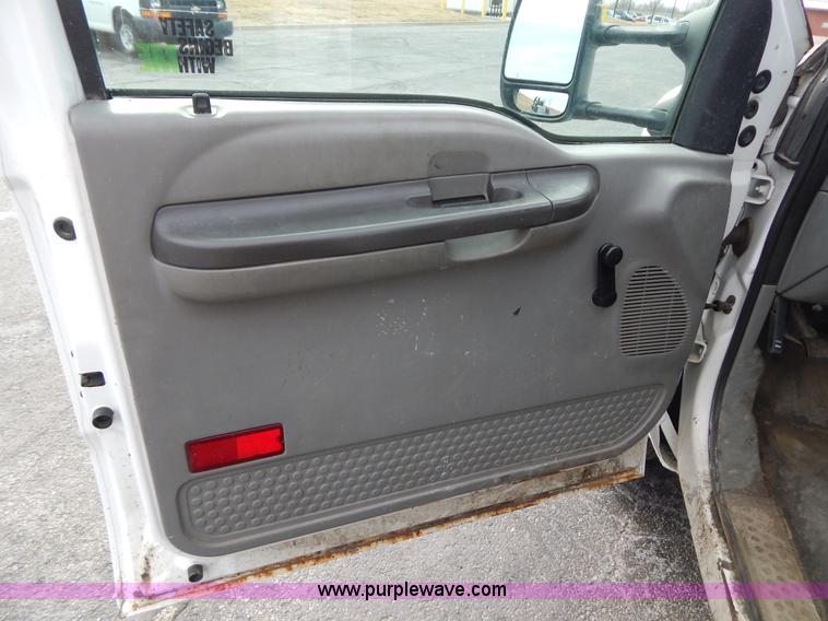 image for item I1087 2002 Ford F550 dump truck