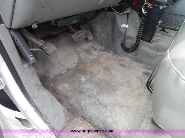 image for item I1087 2002 Ford F550 dump truck