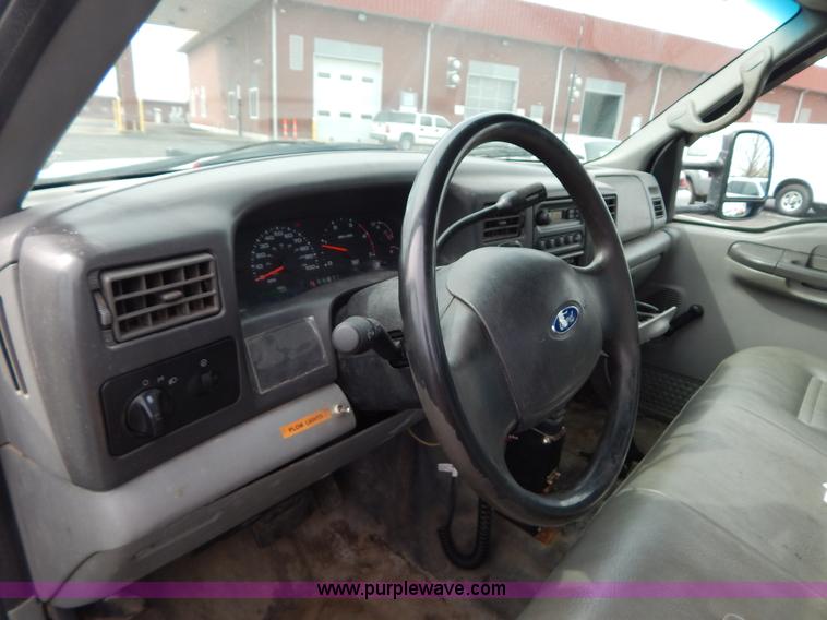 image for item I1087 2002 Ford F550 dump truck