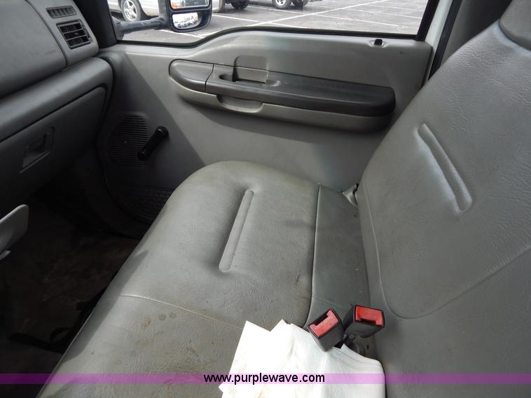 image for item I1087 2002 Ford F550 dump truck