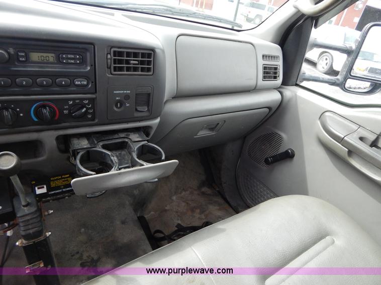 image for item I1087 2002 Ford F550 dump truck