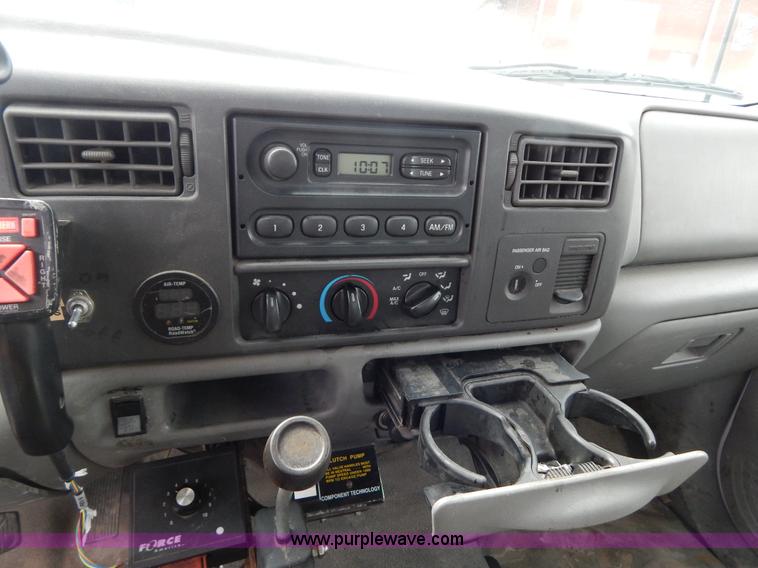 image for item I1087 2002 Ford F550 dump truck