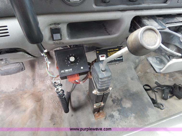 image for item I1087 2002 Ford F550 dump truck