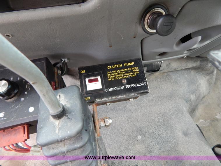 image for item I1087 2002 Ford F550 dump truck