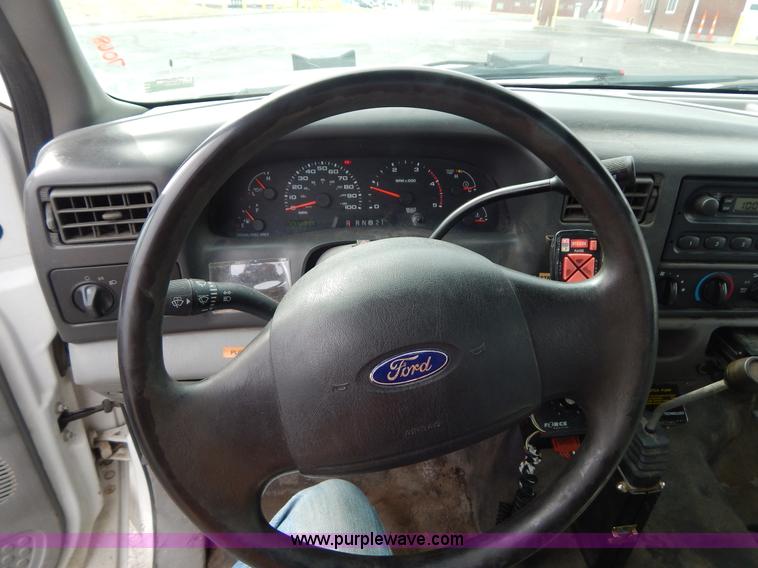 image for item I1087 2002 Ford F550 dump truck