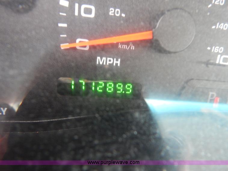 image for item I1087 2002 Ford F550 dump truck