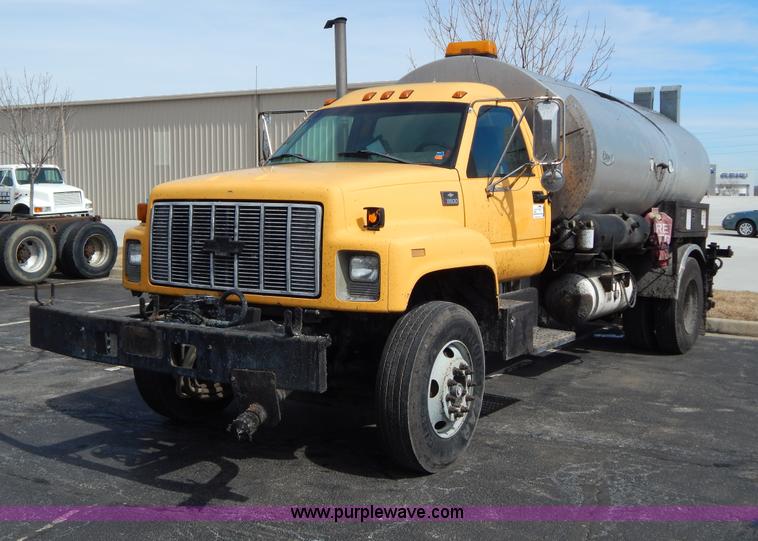 image for item I1088 1999 Chevrolet C8500 oil distributor truck