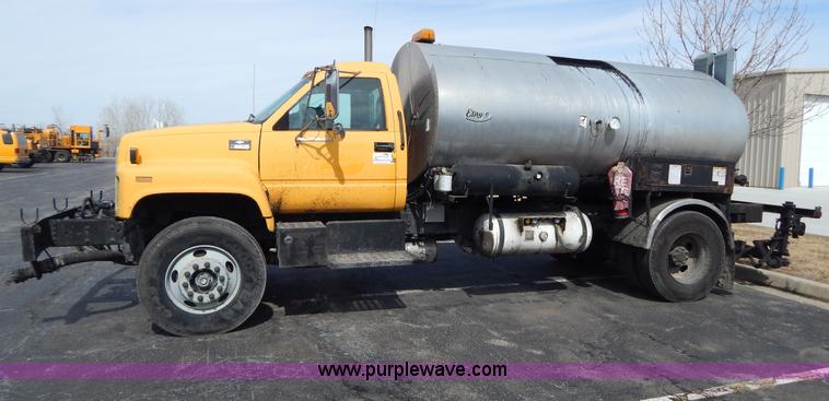 image for item I1088 1999 Chevrolet C8500 oil distributor truck