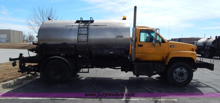 image for item I1088 1999 Chevrolet C8500 oil distributor truck
