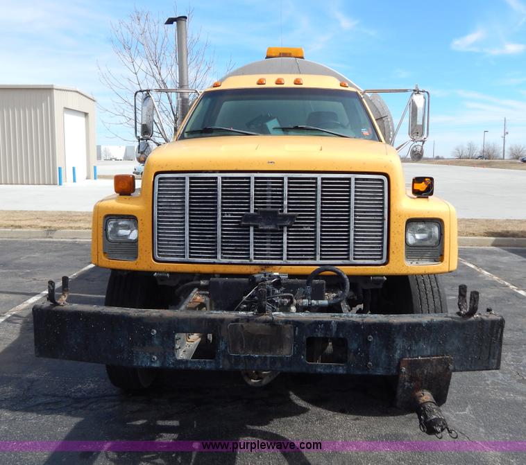 image for item I1088 1999 Chevrolet C8500 oil distributor truck