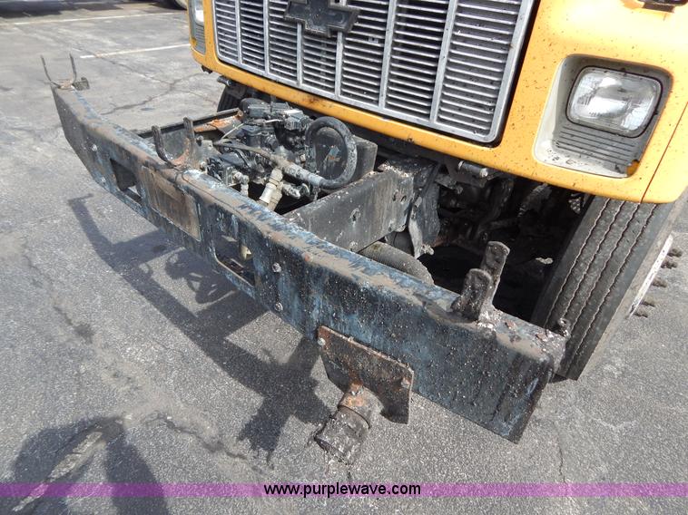 image for item I1088 1999 Chevrolet C8500 oil distributor truck