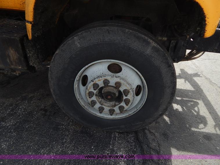 image for item I1088 1999 Chevrolet C8500 oil distributor truck