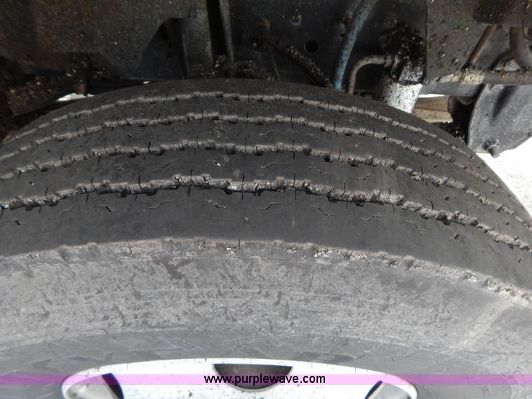 image for item I1088 1999 Chevrolet C8500 oil distributor truck