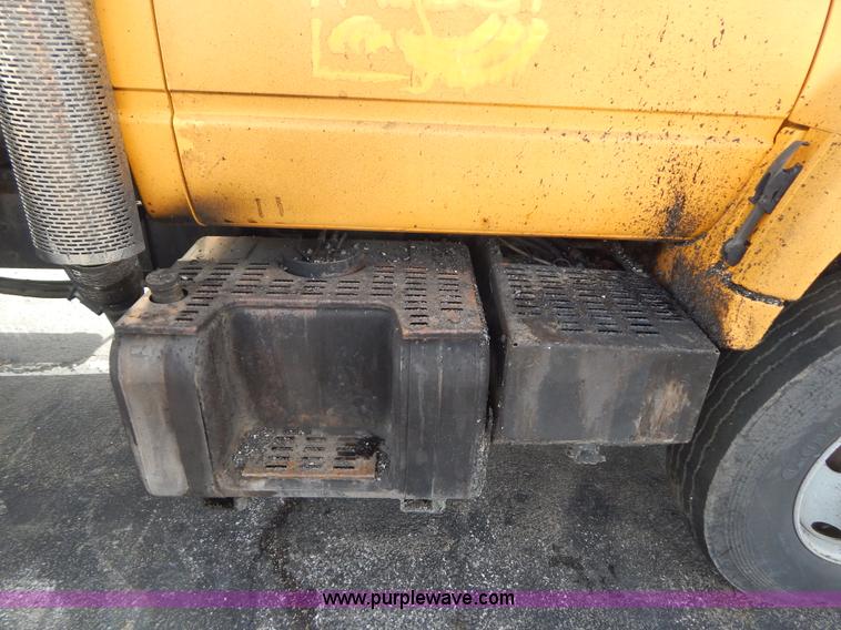 image for item I1088 1999 Chevrolet C8500 oil distributor truck