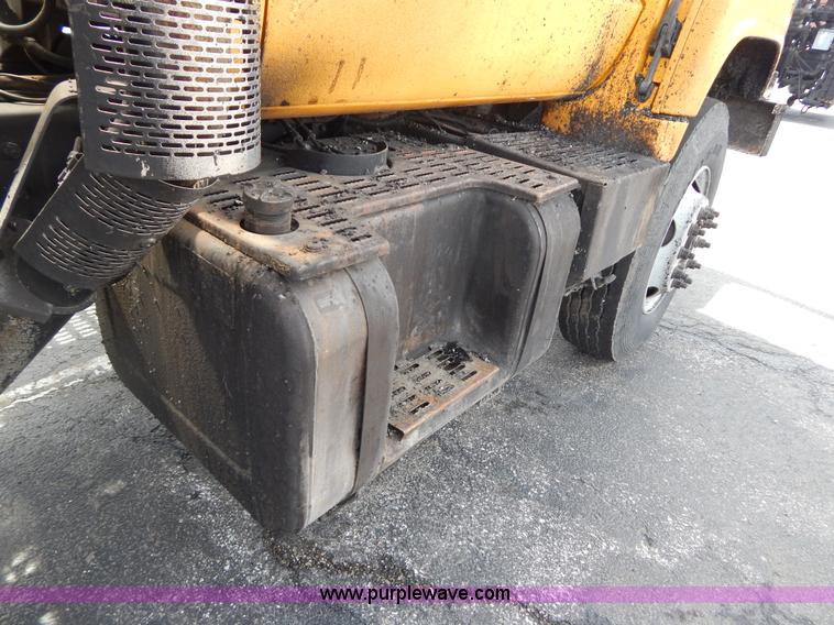 image for item I1088 1999 Chevrolet C8500 oil distributor truck