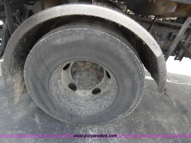 image for item I1088 1999 Chevrolet C8500 oil distributor truck