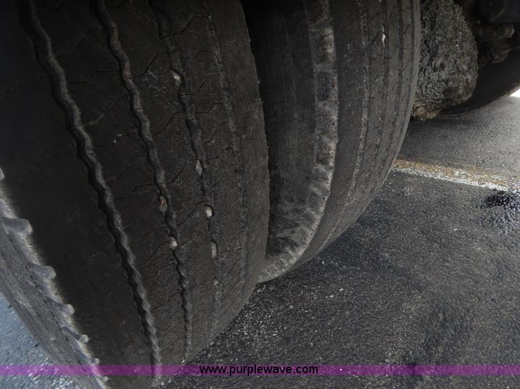 image for item I1088 1999 Chevrolet C8500 oil distributor truck