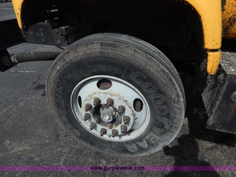 image for item I1088 1999 Chevrolet C8500 oil distributor truck