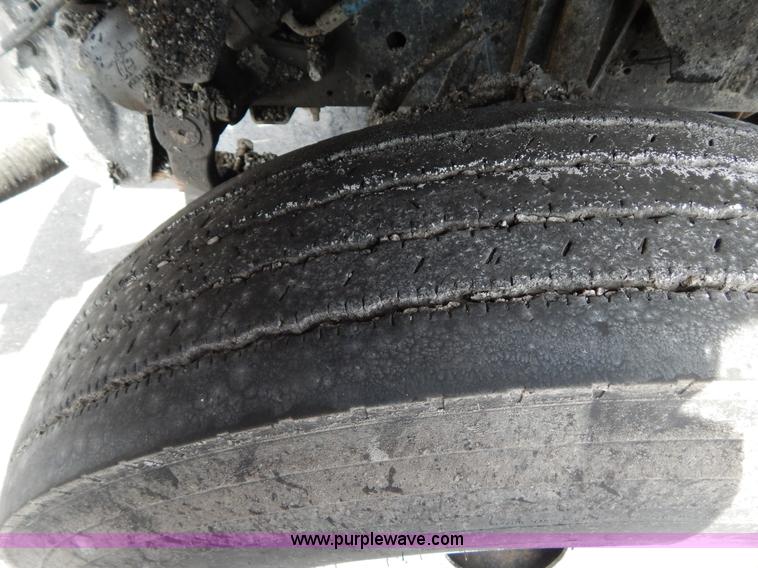 image for item I1088 1999 Chevrolet C8500 oil distributor truck